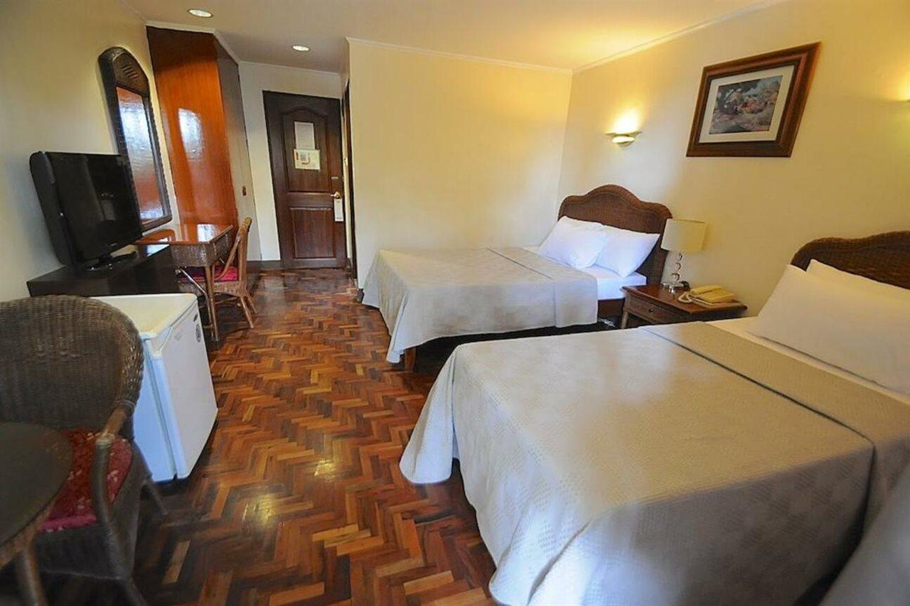 Vacation Hotel Cebu Bagian luar foto