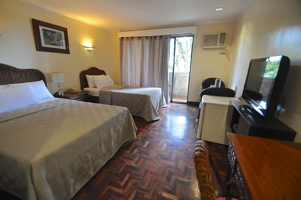 Vacation Hotel Cebu Bagian luar foto