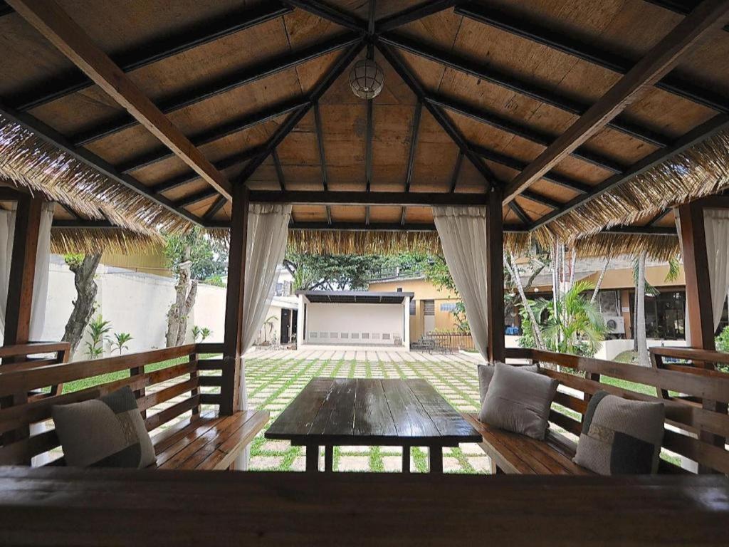 Vacation Hotel Cebu Bagian luar foto
