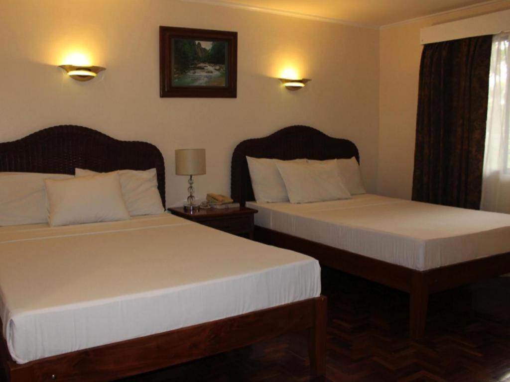 Vacation Hotel Cebu Bagian luar foto