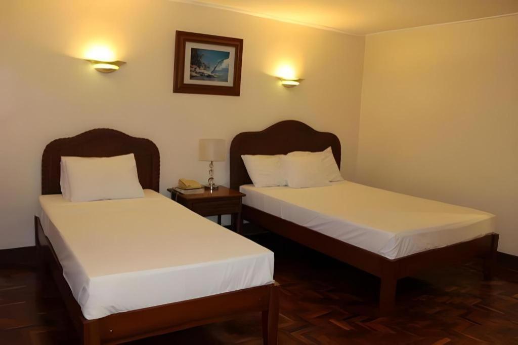 Vacation Hotel Cebu Bagian luar foto