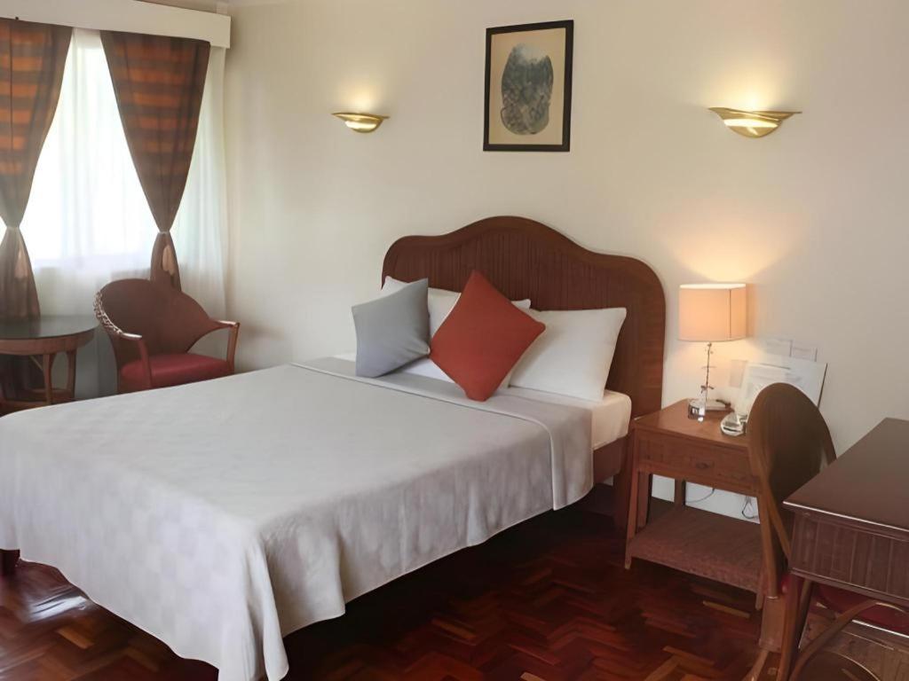 Vacation Hotel Cebu Bagian luar foto