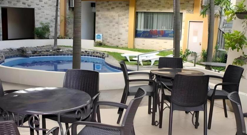 Vacation Hotel Cebu Bagian luar foto